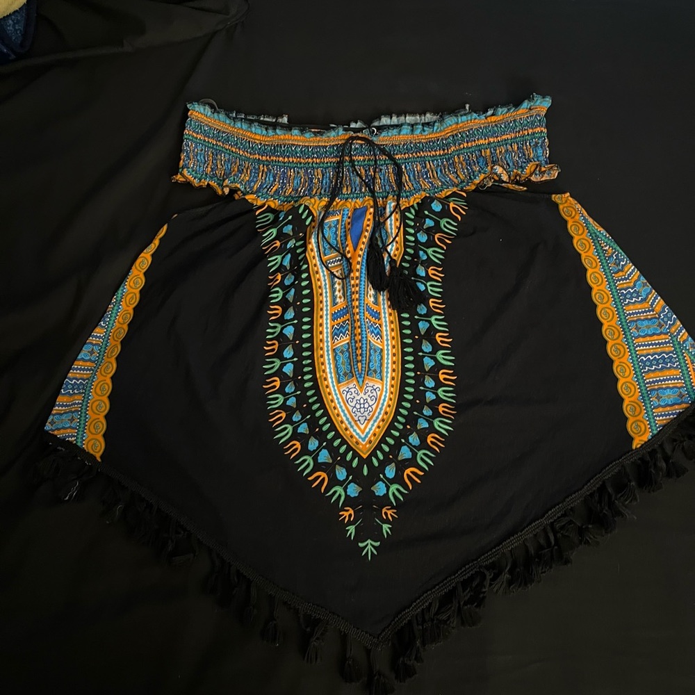 Junior’s Cleo Boho top with tassel bottom in size xl